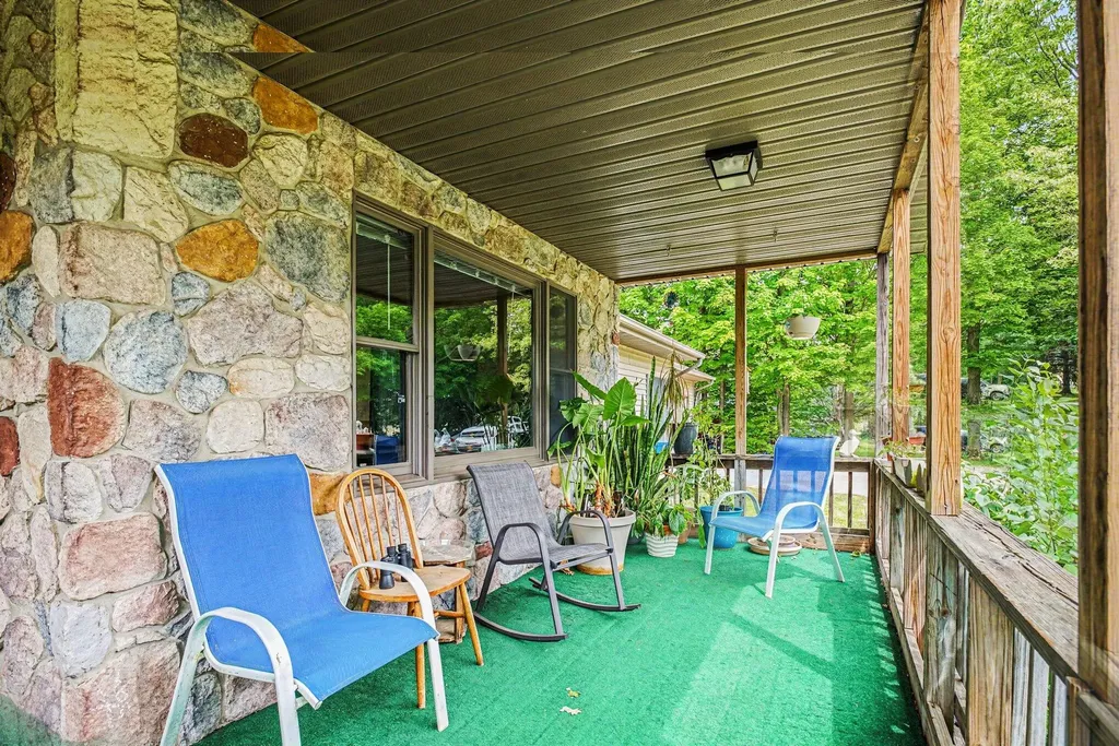 22180 Redfield Street Ontwa Township MI 49112