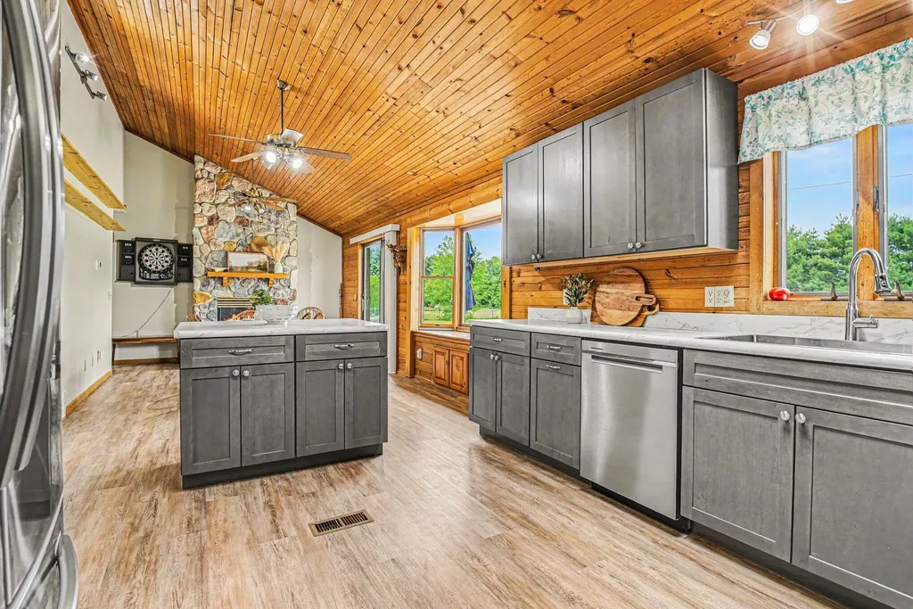 22180 Redfield Street Ontwa Township MI 49112