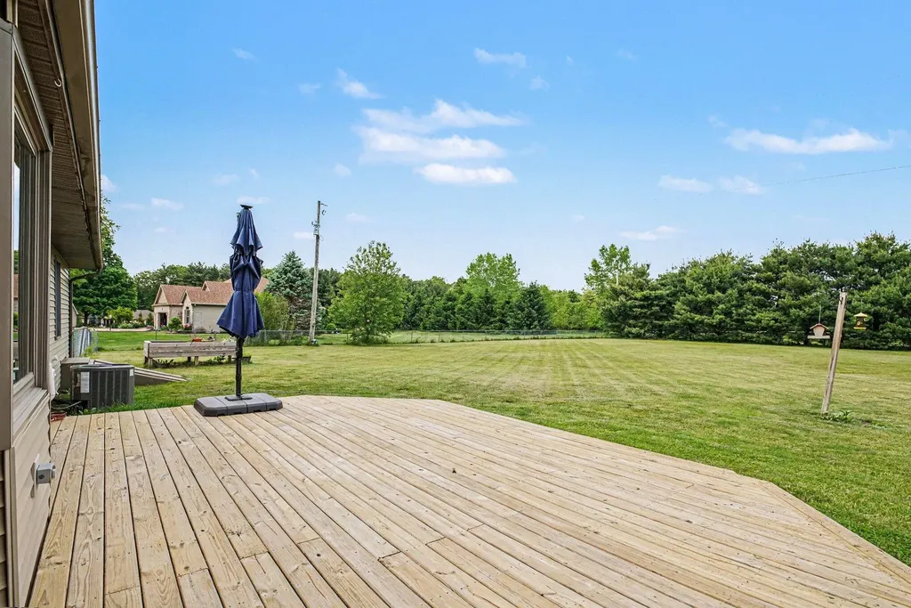 22180 Redfield Street Ontwa Township MI 49112
