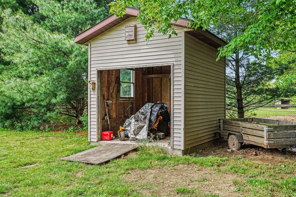 22180 Redfield Street Ontwa Township MI 49112