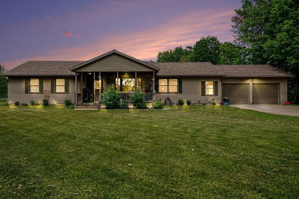 22180 Redfield Street Ontwa Township MI 49112
