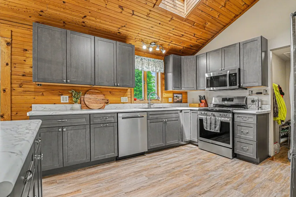 22180 Redfield Street Ontwa Township MI 49112