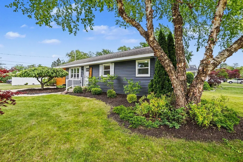 823 W Merchant Street New Buffalo City MI 49117