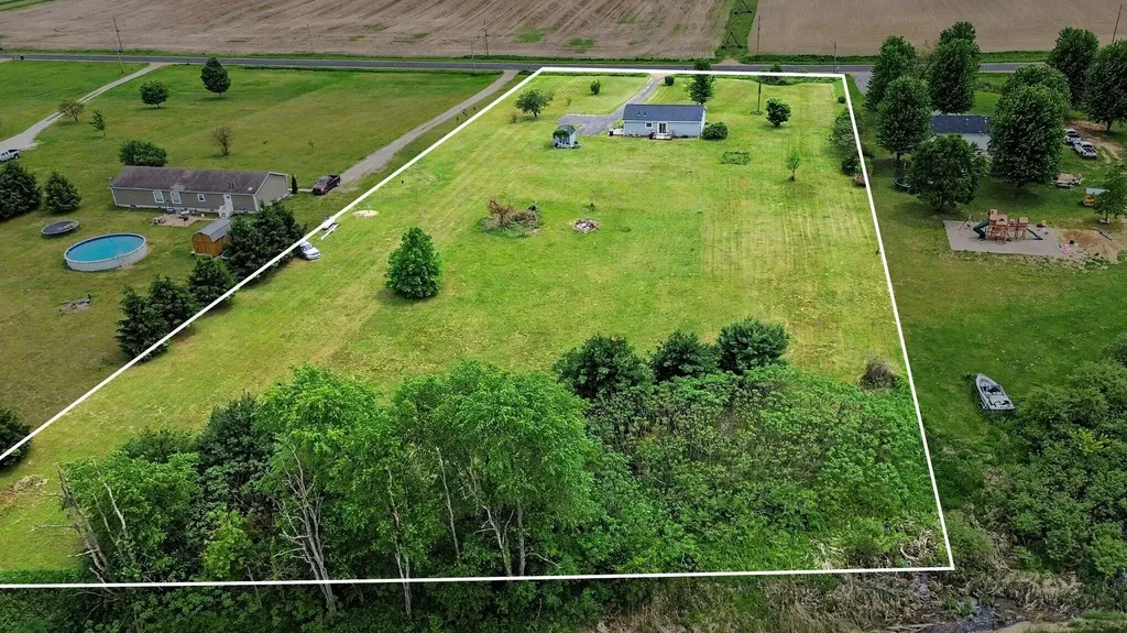 3065 Chamberlain Road Buchanan Township MI 49107