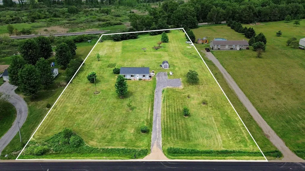 3065 Chamberlain Road Buchanan Township MI 49107