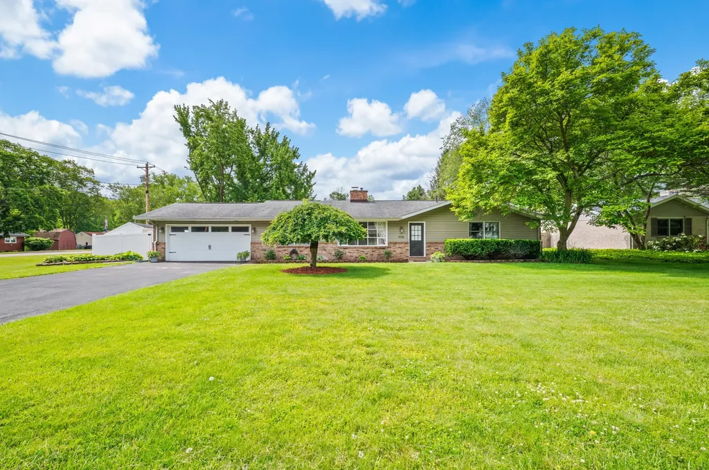 1710 Redwood Drive Lincoln Charter Township MI 49127