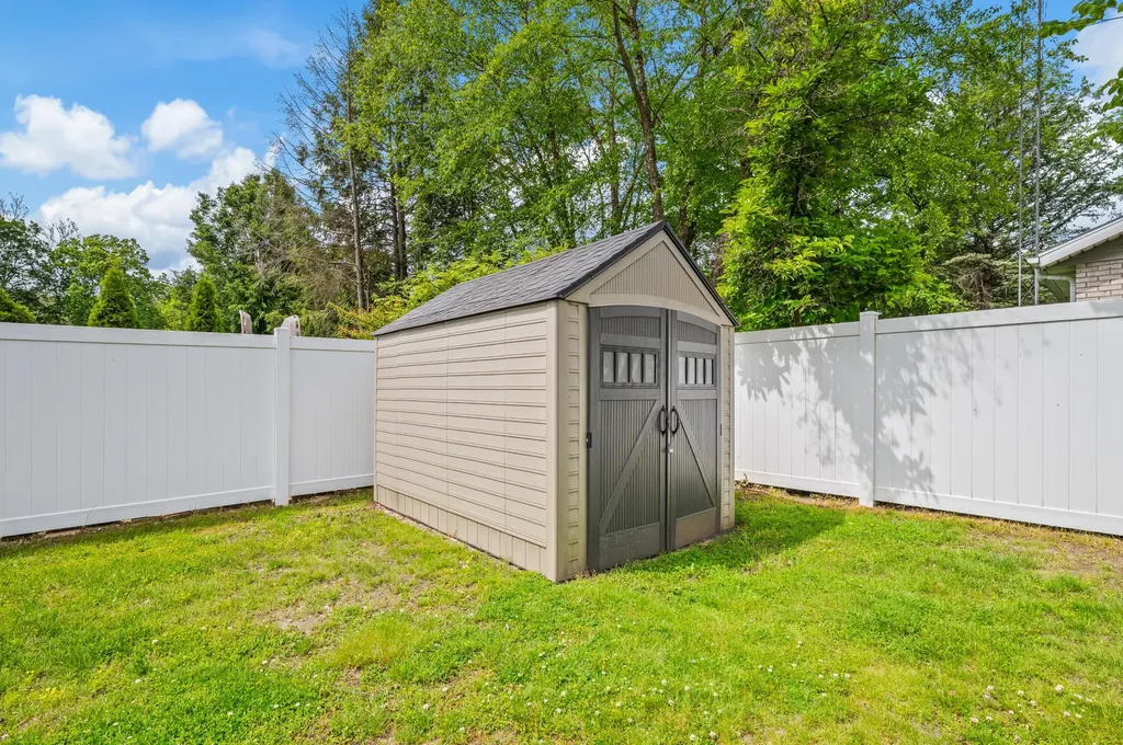 1710 Redwood Drive Lincoln Charter Township MI 49127