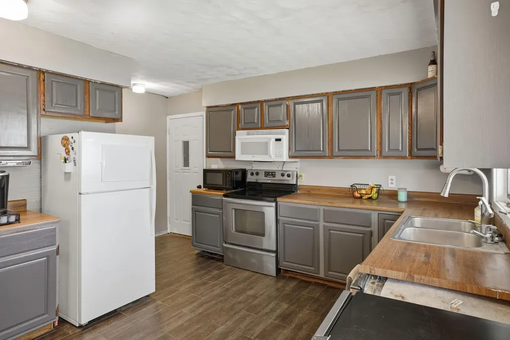 102 S Wendell Avenue Hartford City MI 49057