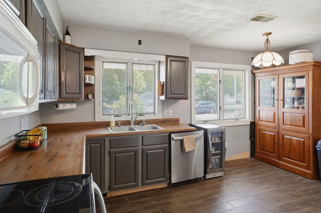 102 S Wendell Avenue Hartford City MI 49057