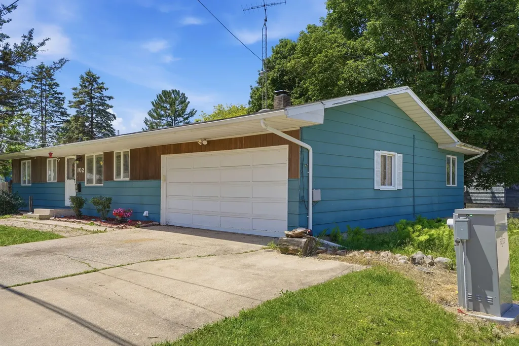 102 S Wendell Avenue Hartford City MI 49057