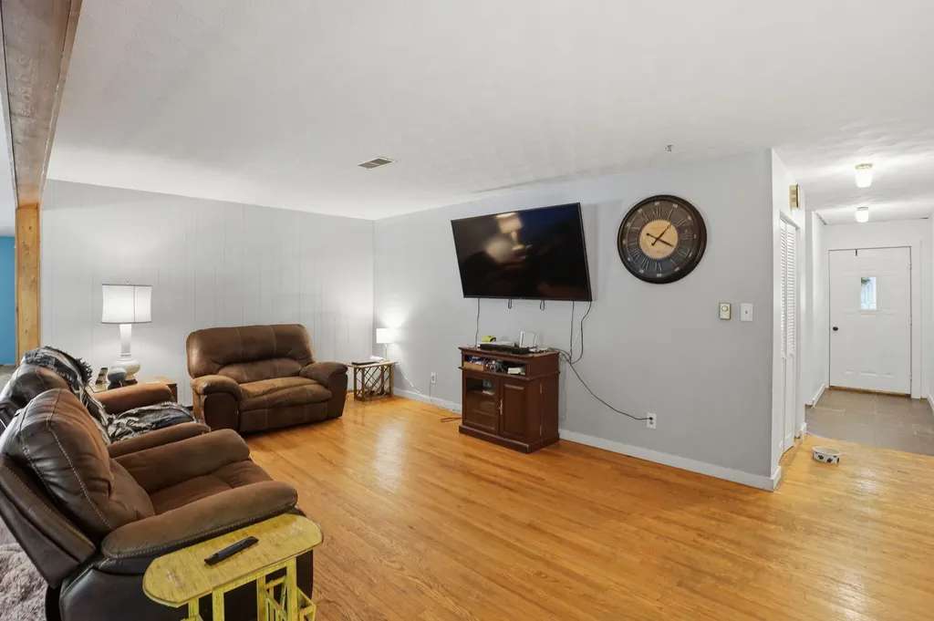 102 S Wendell Avenue Hartford City MI 49057