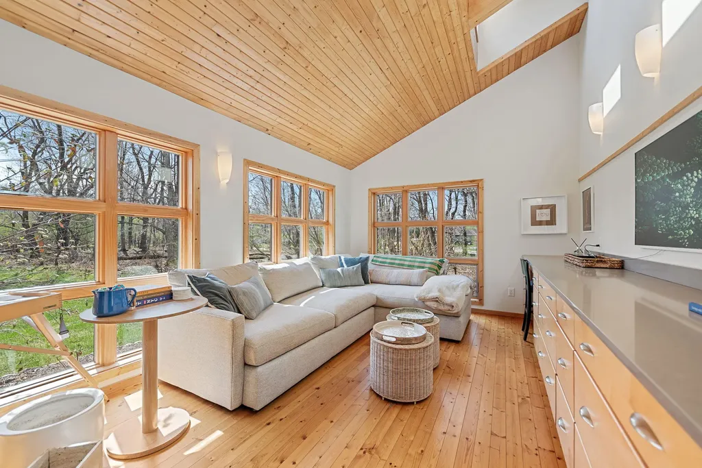 13670 Cottonwood Lane Chikaming Township MI 49115