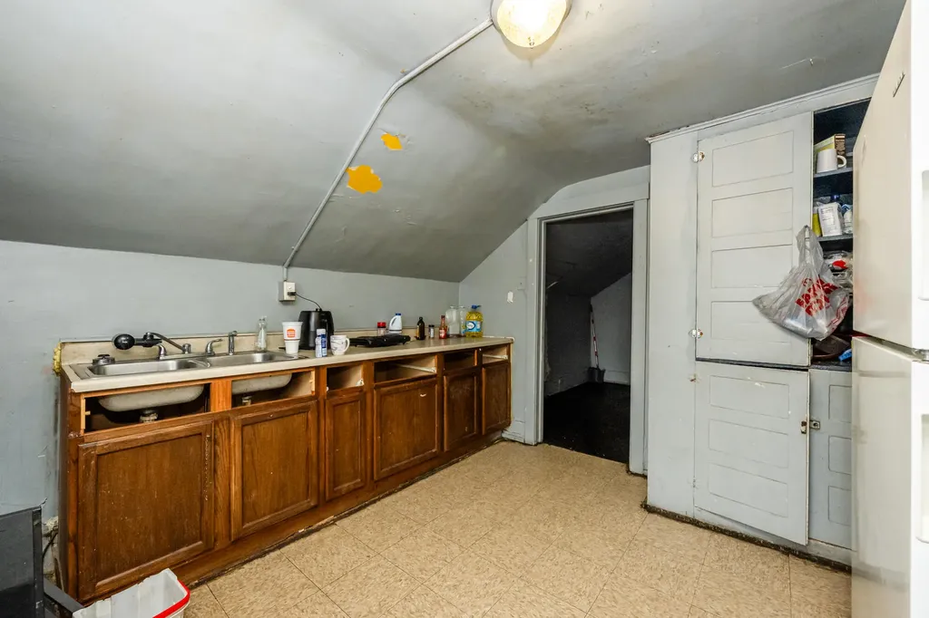 561 Heck Court Benton Harbor City MI 49022