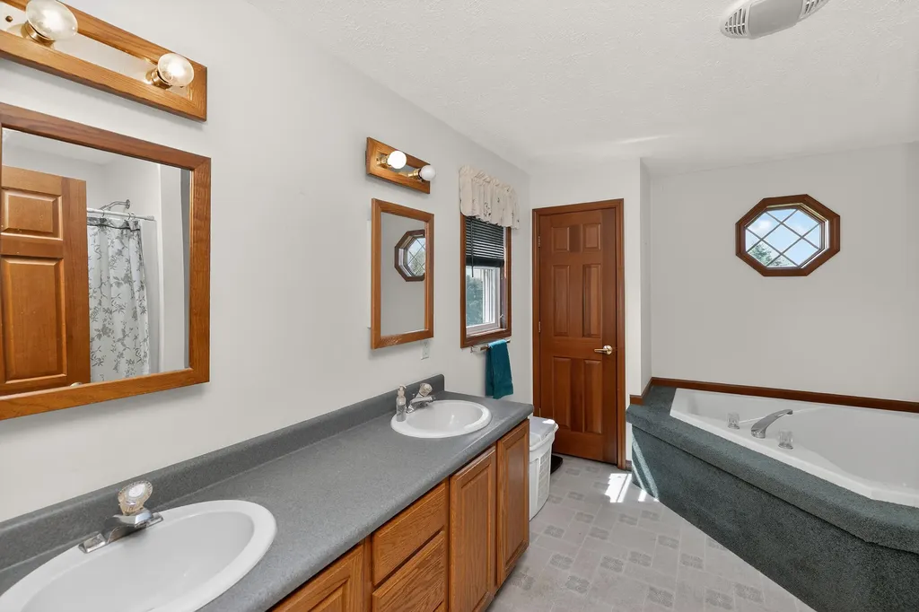 69500 Christiana Lake Road Ontwa Township MI 49112