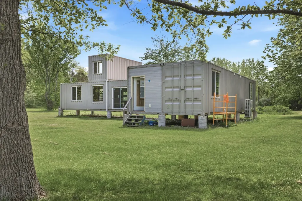 7767 Warren Woods Road Chikaming Township MI 49128
