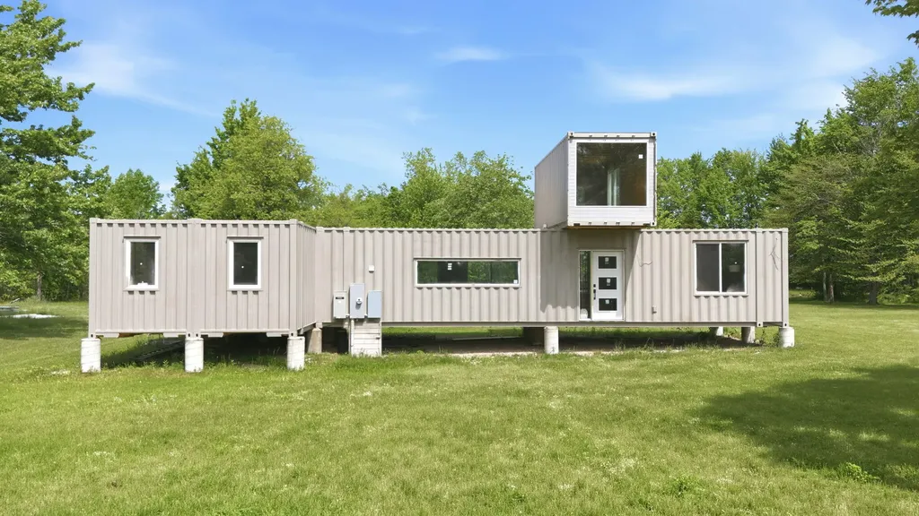 7767 Warren Woods Road Chikaming Township MI 49128