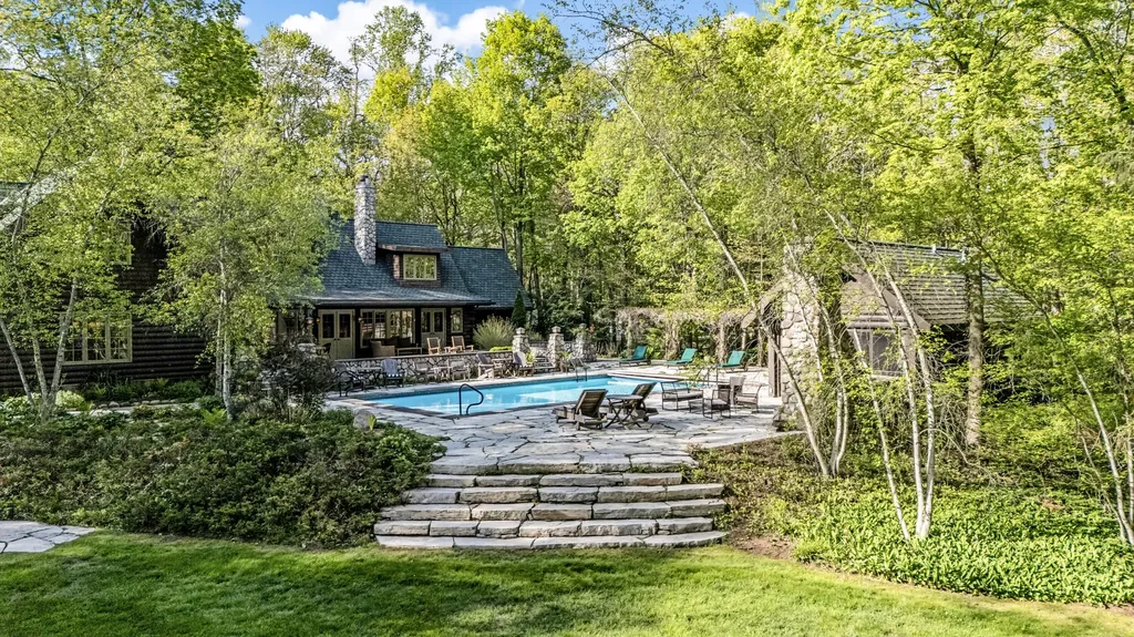 14657 Lakeshore Road Chikaming Township MI 49116