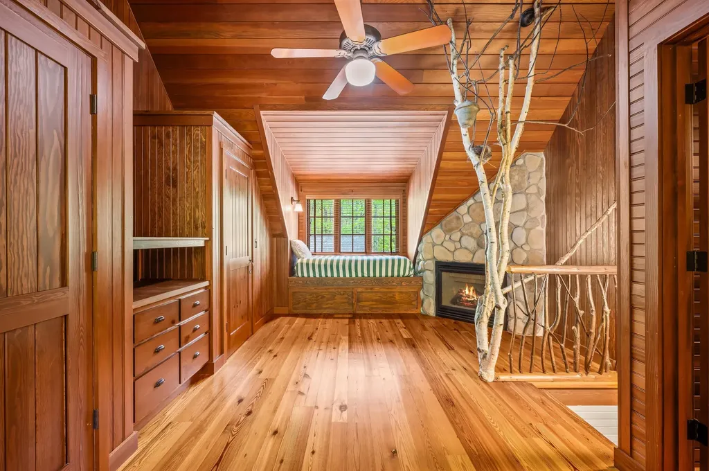14657 Lakeshore Road Chikaming Township MI 49116