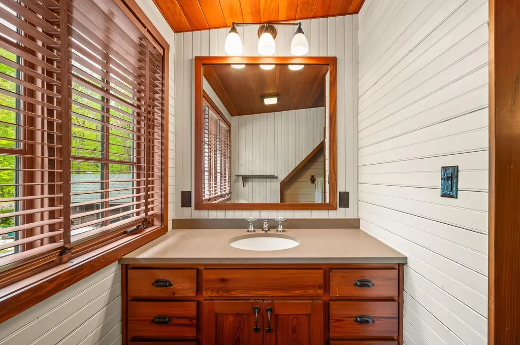 14657 Lakeshore Road Chikaming Township MI 49116