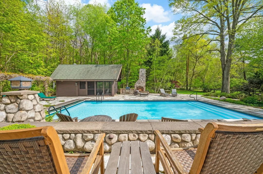 14657 Lakeshore Road Chikaming Township MI 49116