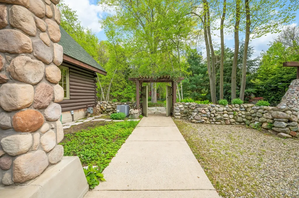 14657 Lakeshore Road Chikaming Township MI 49116
