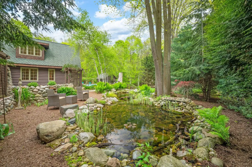 14657 Lakeshore Road Chikaming Township MI 49116