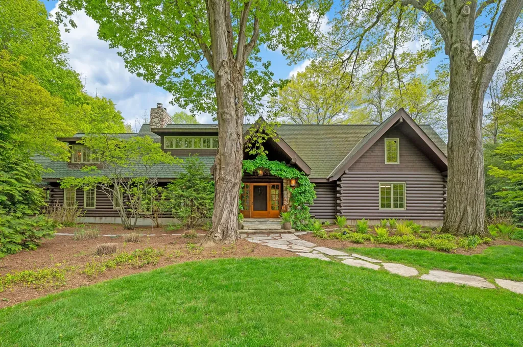 14657 Lakeshore Road Chikaming Township MI 49116