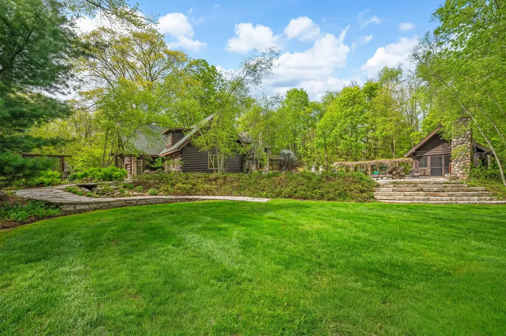 14657 Lakeshore Road Chikaming Township MI 49116