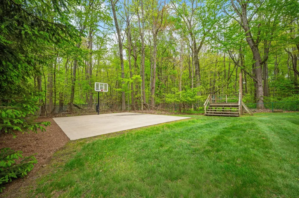 14657 Lakeshore Road Chikaming Township MI 49116