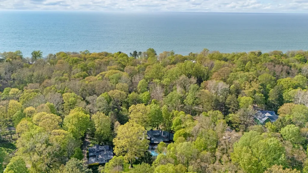 14657 Lakeshore Road Chikaming Township MI 49116
