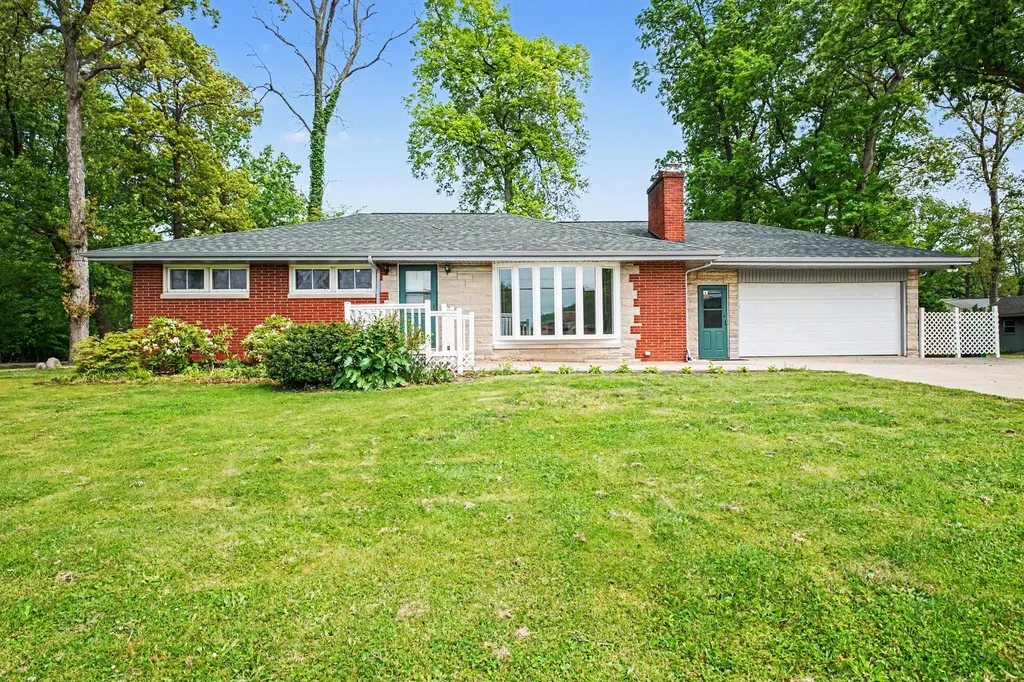 23904 Avenue C Ontwa Township MI 49112