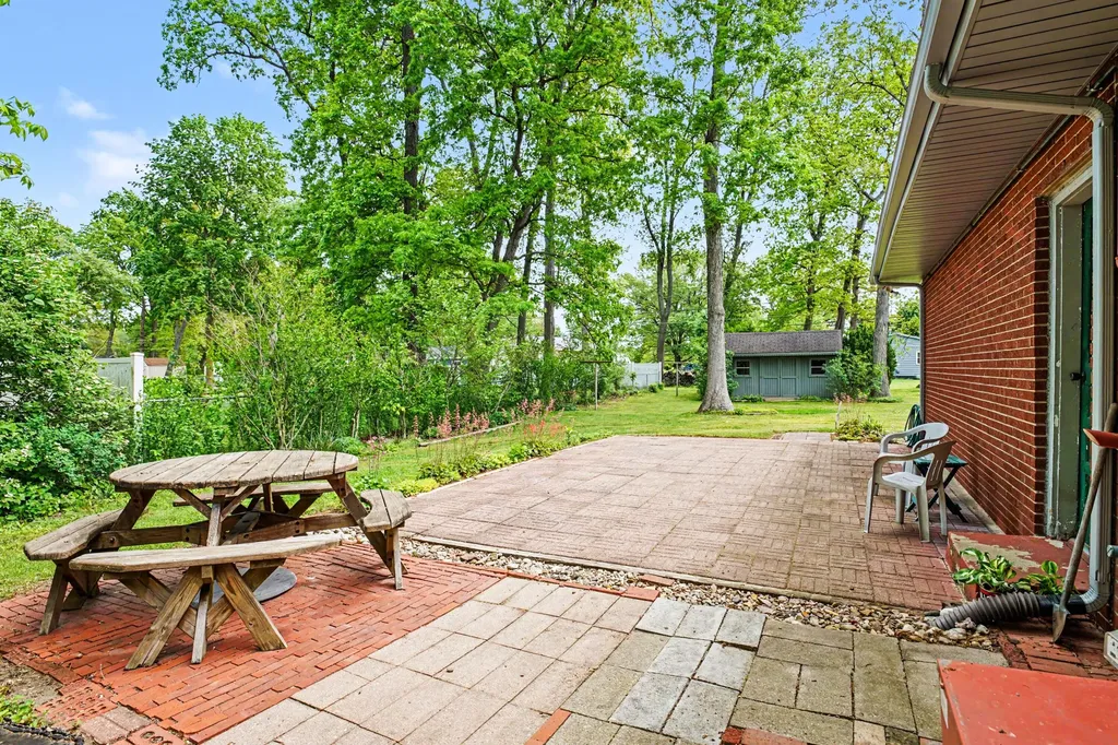 23904 Avenue C Ontwa Township MI 49112