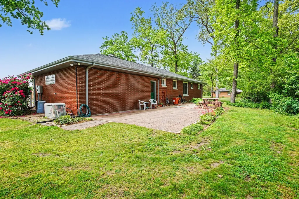 23904 Avenue C Ontwa Township MI 49112