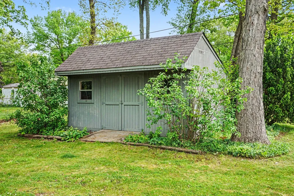 23904 Avenue C Ontwa Township MI 49112