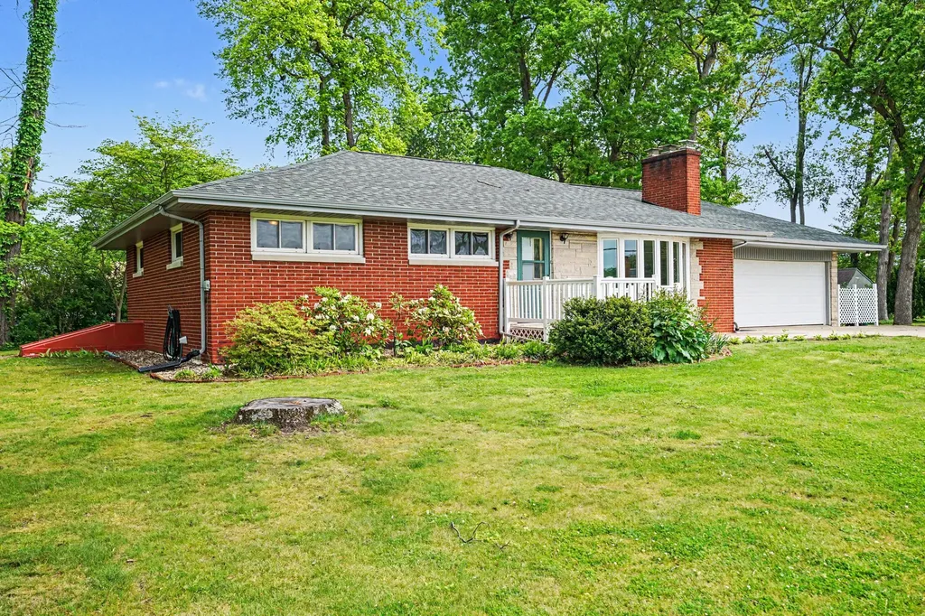 23904 Avenue C Ontwa Township MI 49112