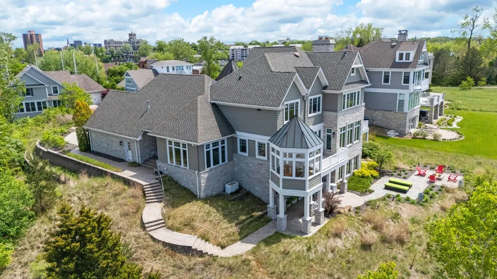 101 Lighthouse Dunes Path St. Joseph City MI 49085