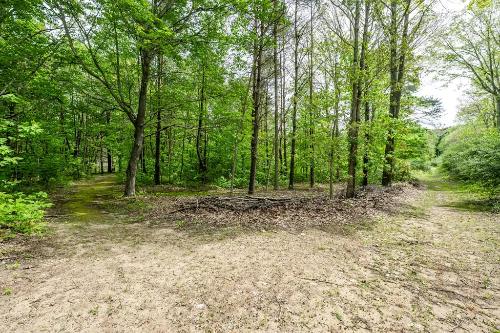 13953 Minnich Road Chikaming Township MI 49125