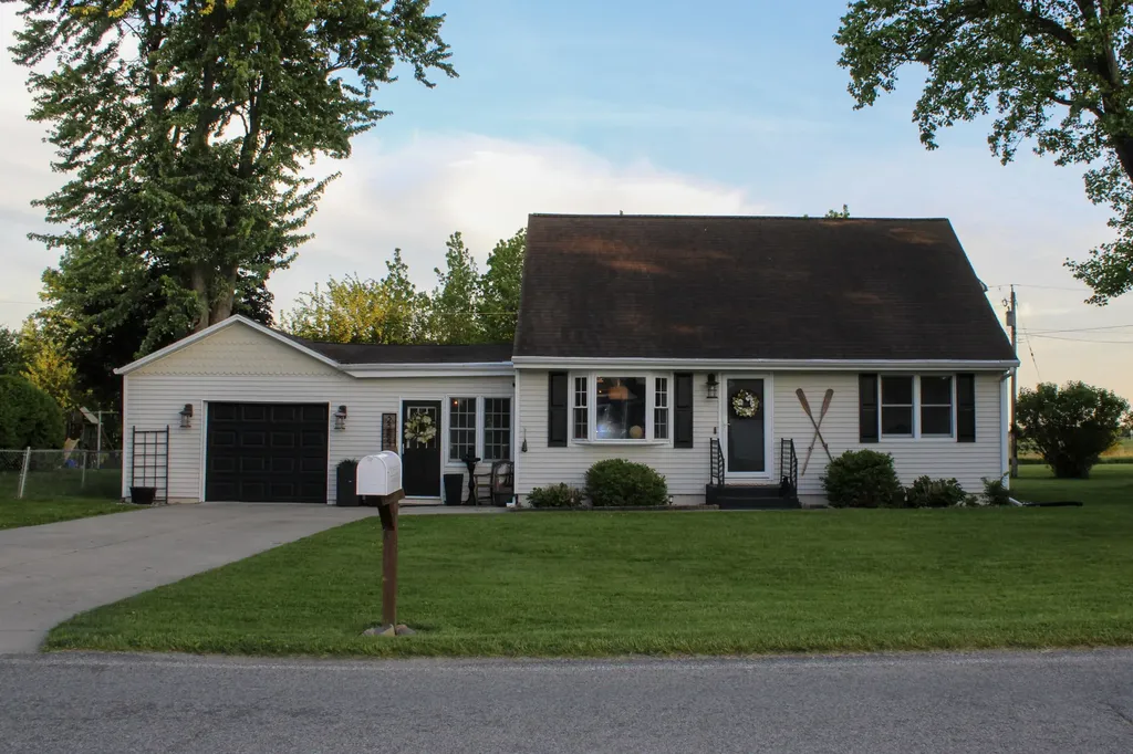 22555 Diamond Cove Street Jefferson Township MI 49031