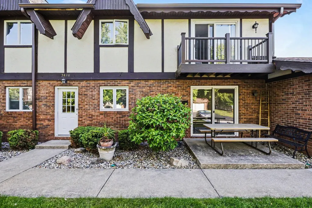 5410 Country Aire Drive Coloma Charter Township MI 49038