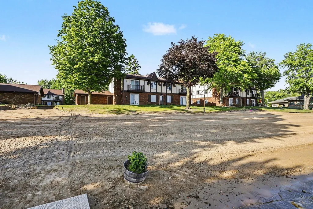 5410 Country Aire Drive Coloma Charter Township MI 49038