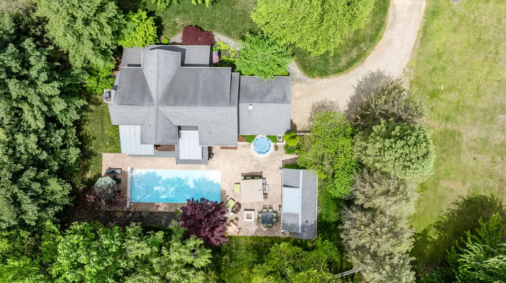 6482 Sweetbriar Court Chikaming Township MI 49125