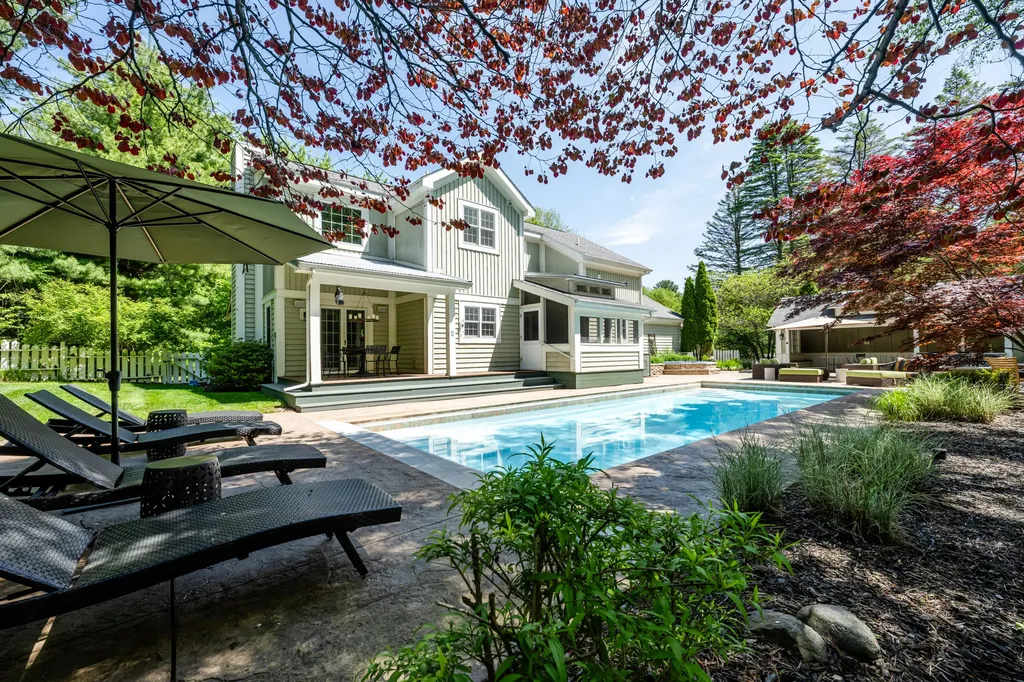 6482 Sweetbriar Court Chikaming Township MI 49125