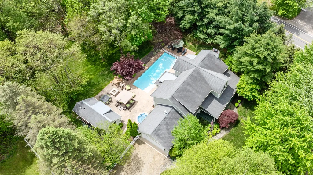 6482 Sweetbriar Court Chikaming Township MI 49125