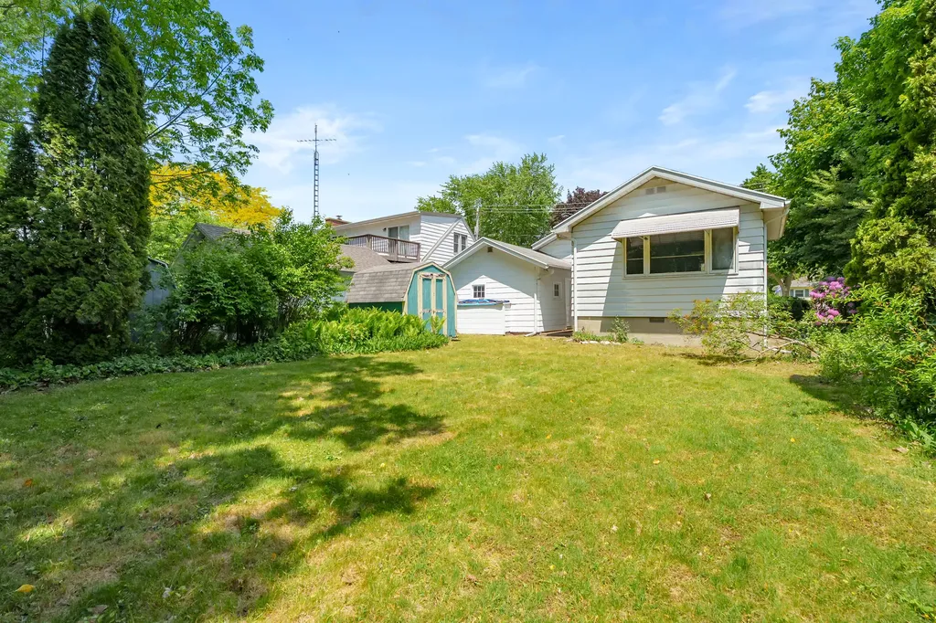 314 Wallace Avenue St. Joseph City MI 49085