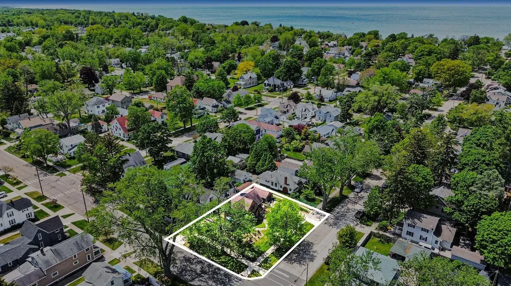 334 Van Buren Street South Haven City MI 49090