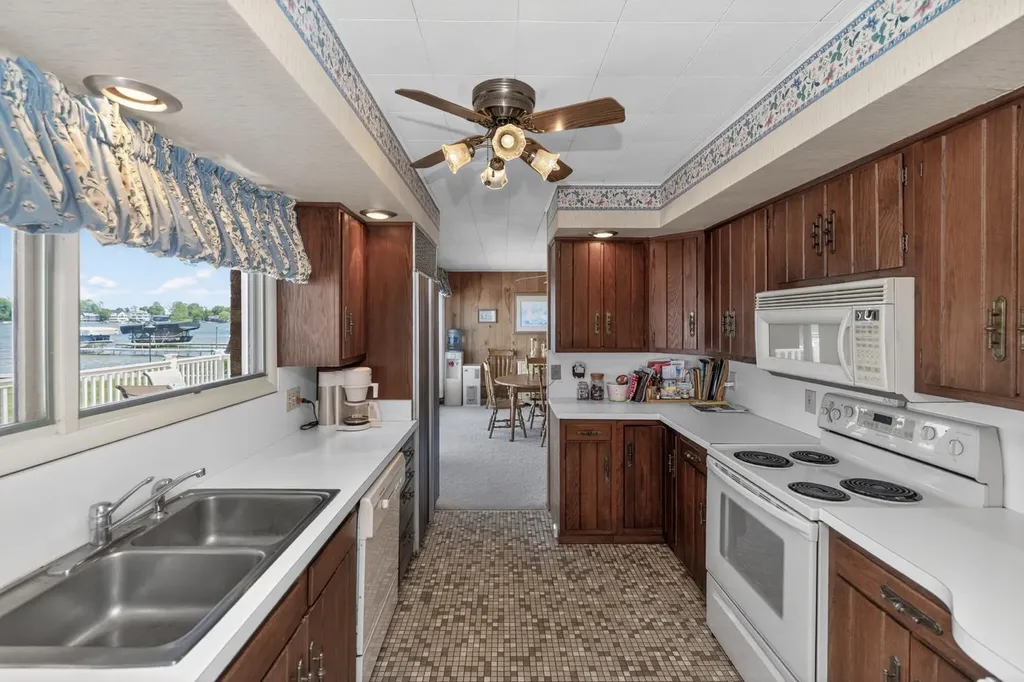20518 Diamond Shores Drive Penn Township MI 49031