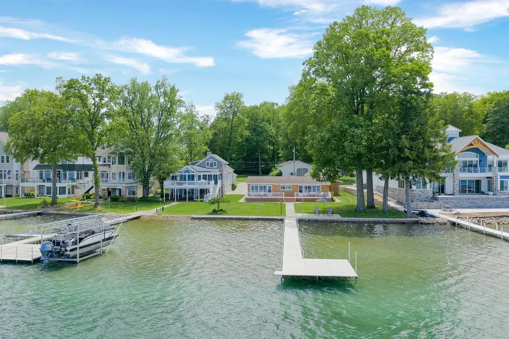 20518 Diamond Shores Drive Penn Township MI 49031