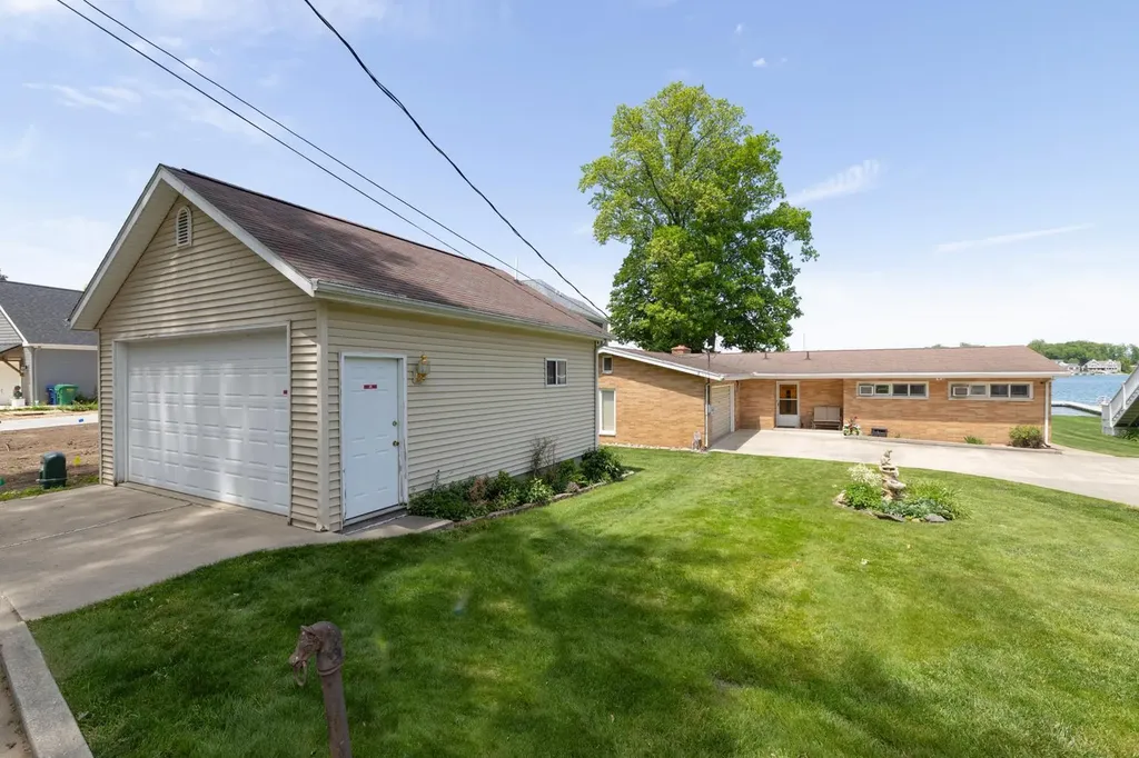 20518 Diamond Shores Drive Penn Township MI 49031