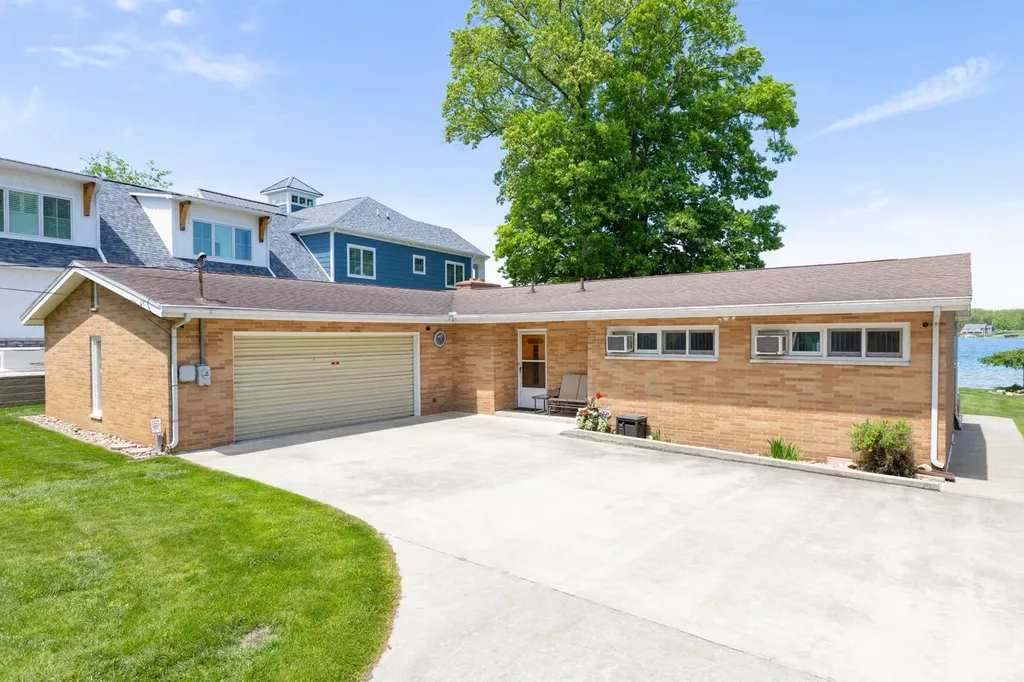 20518 Diamond Shores Drive Penn Township MI 49031