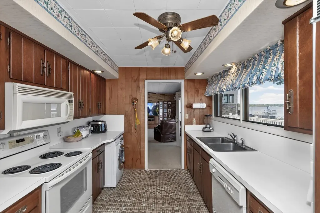 20518 Diamond Shores Drive Penn Township MI 49031